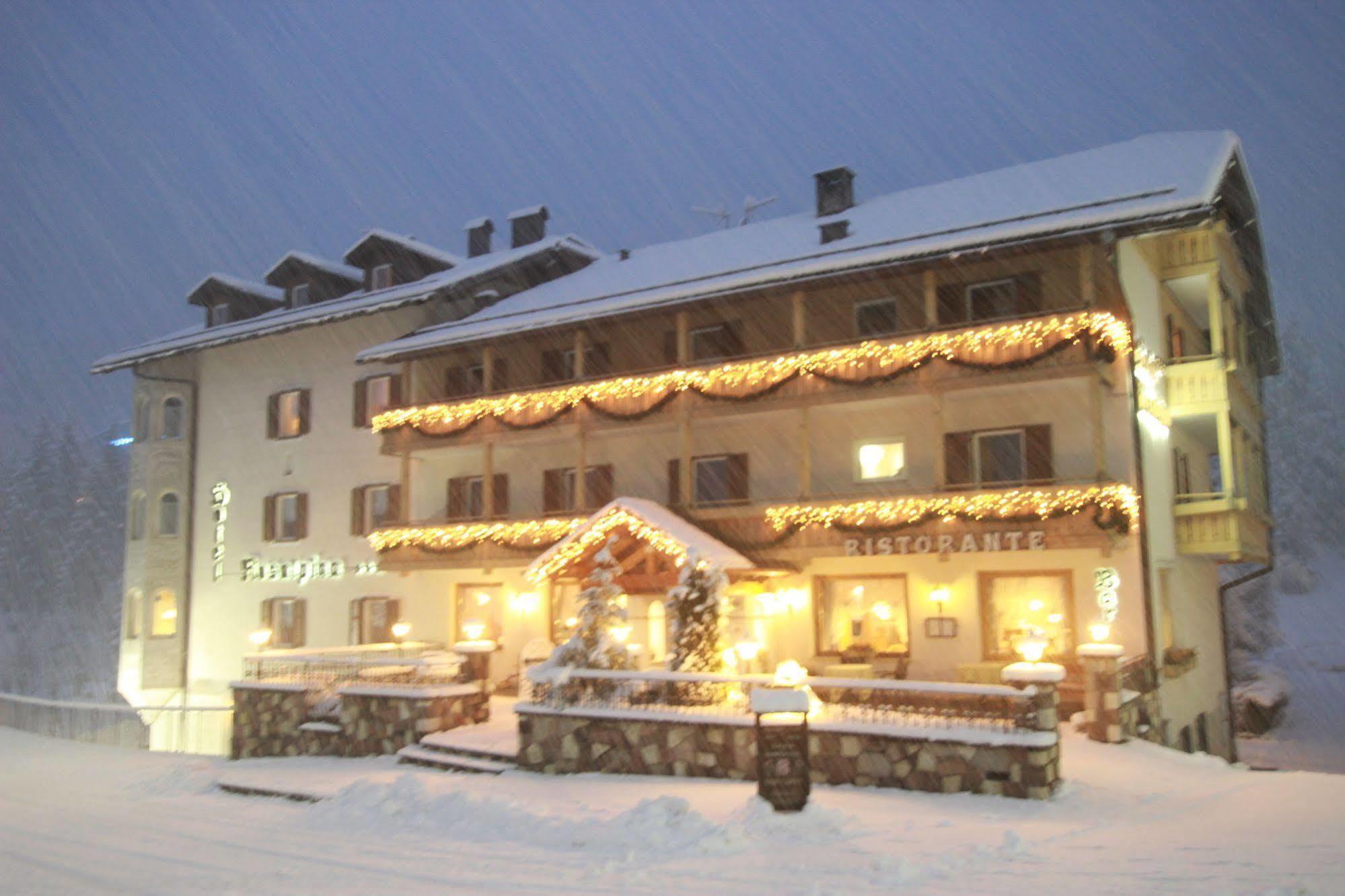 Hotel Rosalpina Soraga Exterior photo